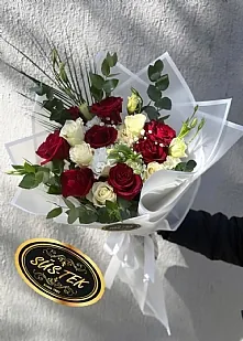 15 Adet Kırmızı Beyaz Gül Buket
