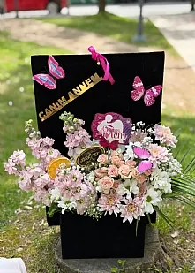 Özel Kutuda Pembe VIP Aranjman